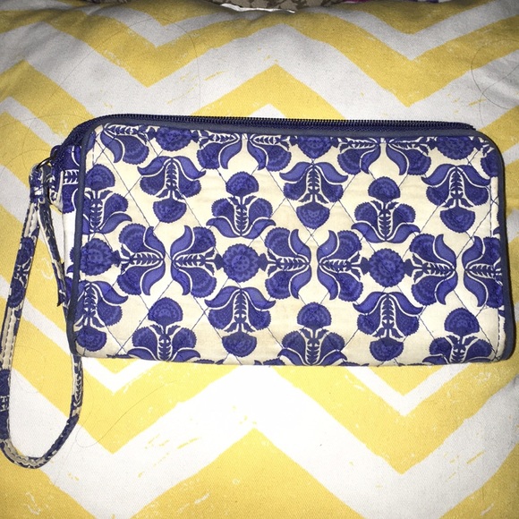 Vera Bradley Wristlet - Picture 2 of 4